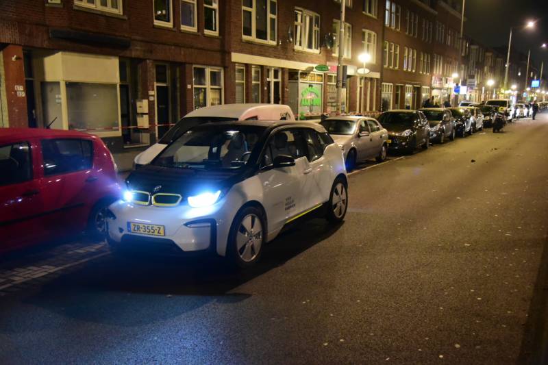 Voetganger geschept door auto, slachtoffer zwaargewond