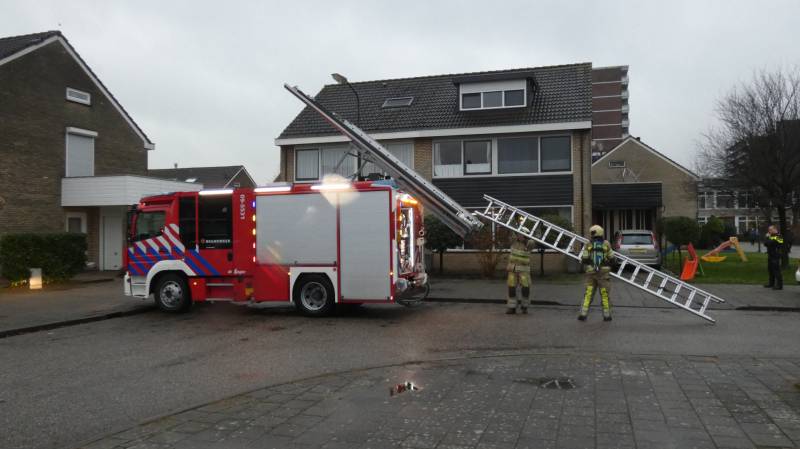Smeulend materiaal in wasdroger zorgt voor inzet brandweer