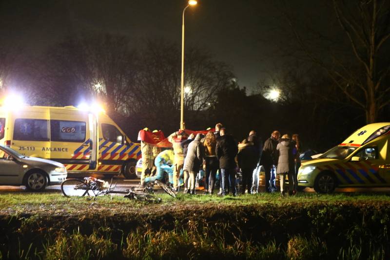 Twee fietsers geschept op kruising, één slachtoffer zwaargewond