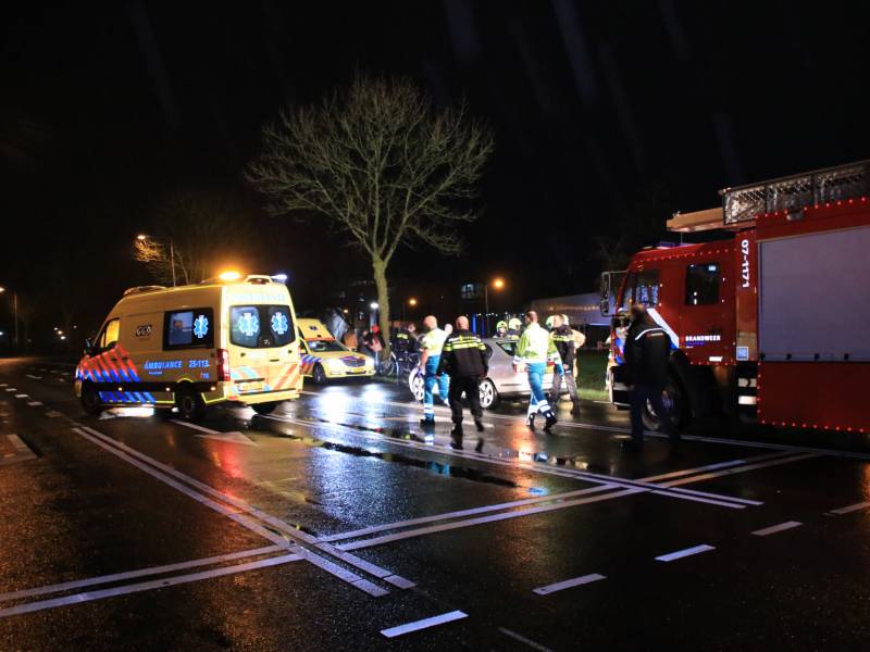 Twee fietsers geschept op kruising, één slachtoffer zwaargewond