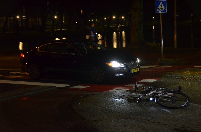 Fietser aangereden op rotonde