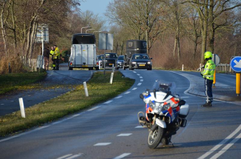 Overstekende fietsster aangereden door auto