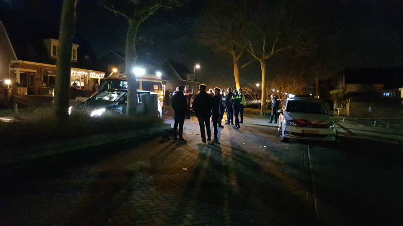 Bestuurder zwaargewond na eenzijdige aanrijding tegen boom