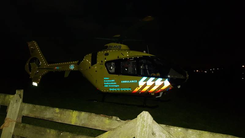 Bestuurder zwaargewond na eenzijdige aanrijding tegen boom