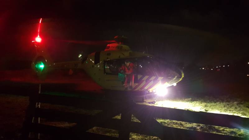 Bestuurder zwaargewond na eenzijdige aanrijding tegen boom