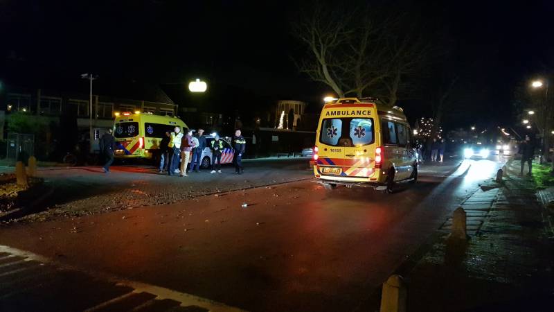 Bestuurder zwaargewond na eenzijdige aanrijding tegen boom