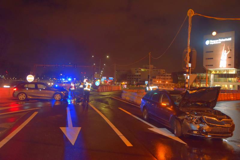 Inzittende(n) vluchten na ongeval op kruising