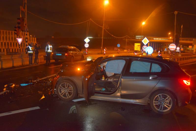 Inzittende(n) vluchten na ongeval op kruising