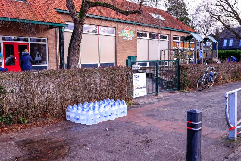 Noodvoorzieningen voor basisschool en woningen na zoveelste leidingbreuk