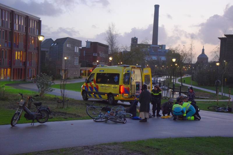 Snorfietser gewond na botsing met fietser