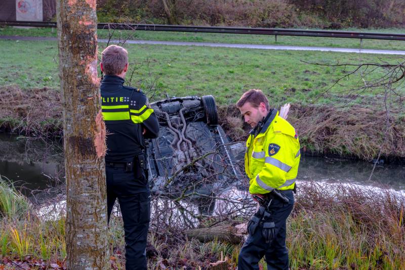 Auto te water geraakt