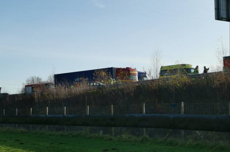 Rijstrook afgesloten na ongeval op snelweg