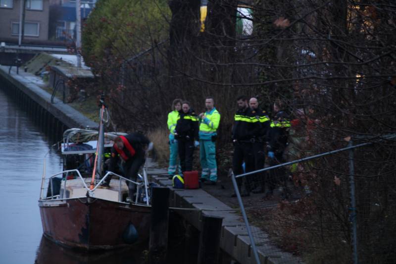 Vrouw onwel geraakt op boot, man wordt agressief