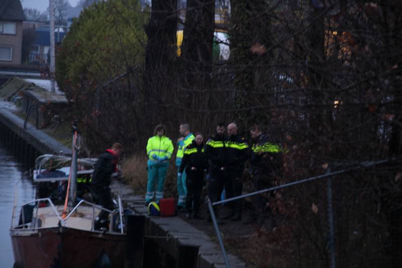 Vrouw onwel geraakt op boot, man wordt agressief