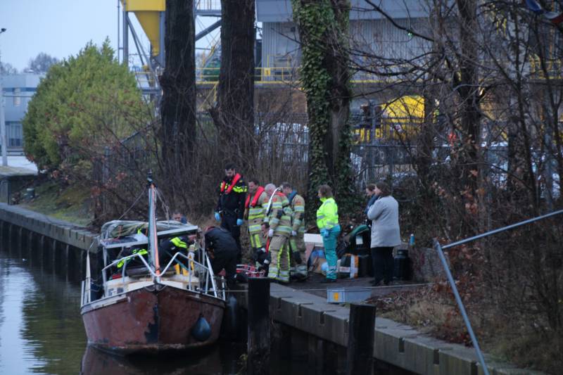 Vrouw onwel geraakt op boot, man wordt agressief