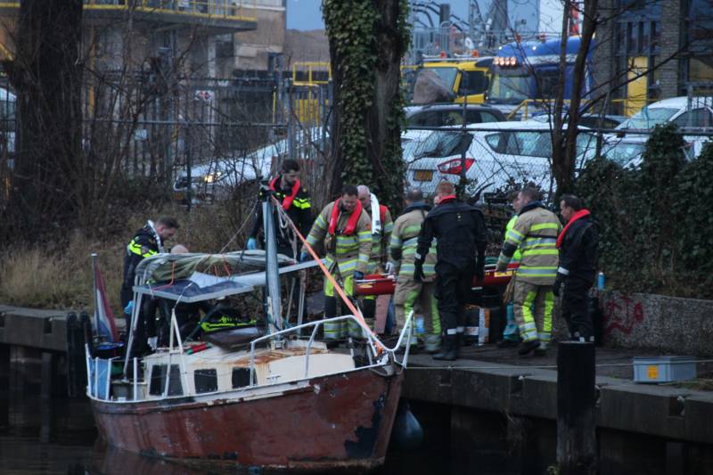 Vrouw onwel geraakt op boot, man wordt agressief
