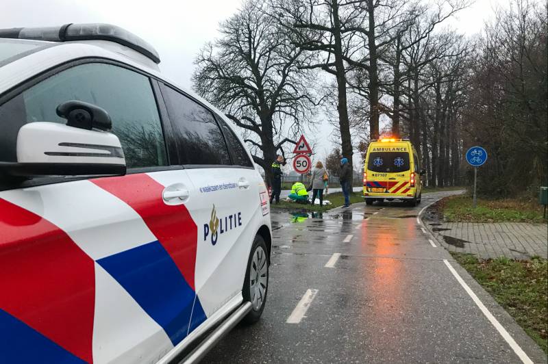 Voetganger aangereden, fietser rijdt door