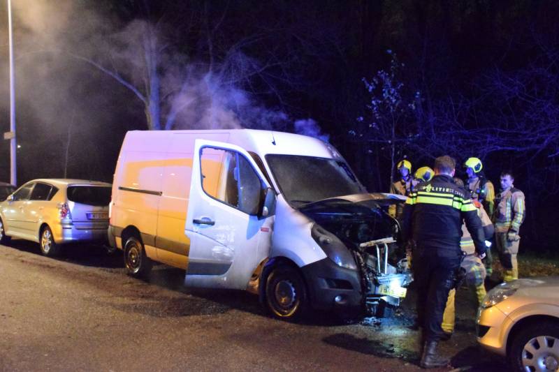Bestelbus verwoest door brand