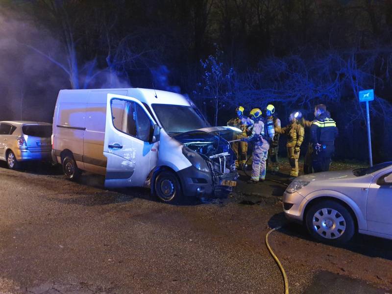 Bestelbus verwoest door brand