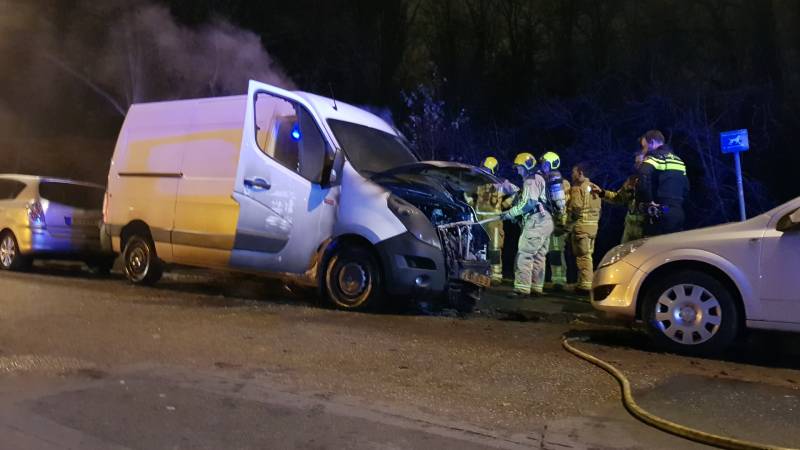 Bestelbus verwoest door brand