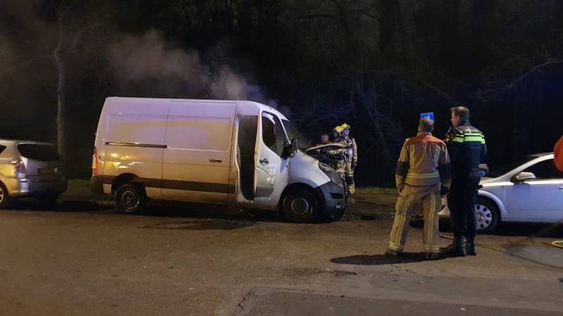 Bestelbus verwoest door brand
