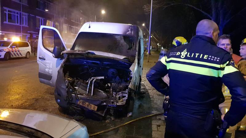 Bestelbus verwoest door brand