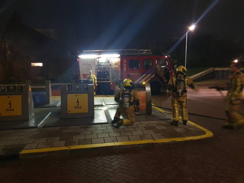 Brandweer druk met containerbrand