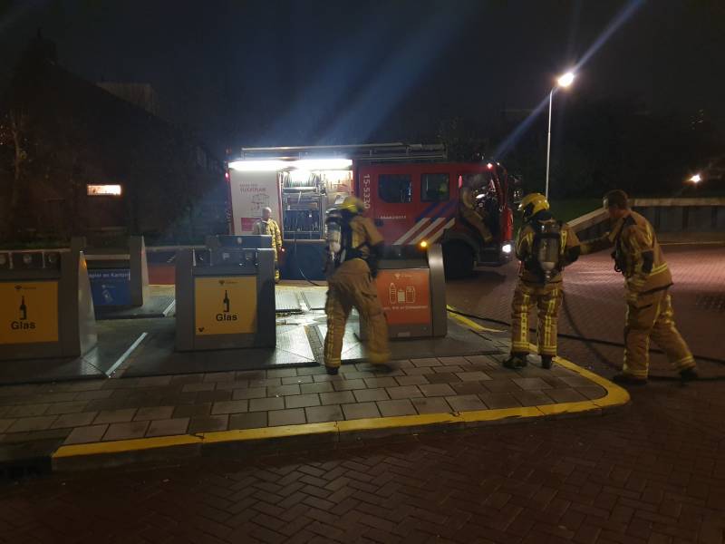 Brandweer druk met containerbrand