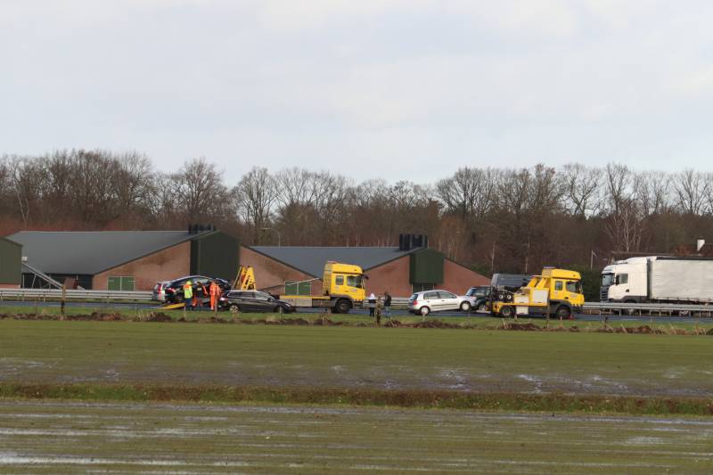 Drie personenautos betrokken bij aanrijding