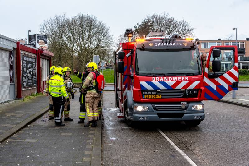 Pand Dierenkliniek Hoogvliet vol rook na brand