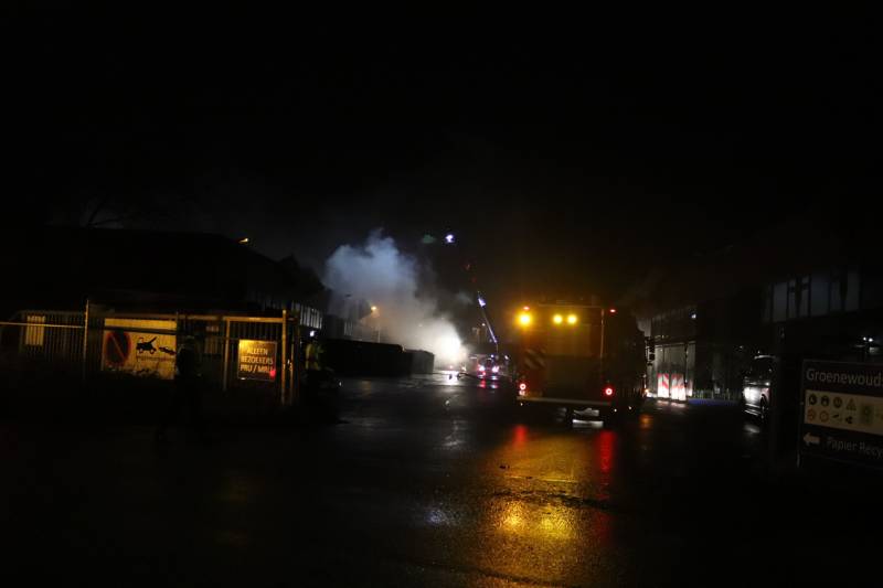 Veel rook bij brand Van Doorn Papier Recycling