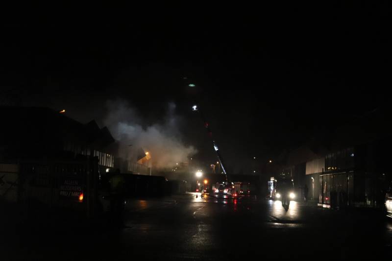 Veel rook bij brand Van Doorn Papier Recycling