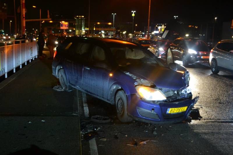 Twee gewonden bij frontale aanrijding op de N206