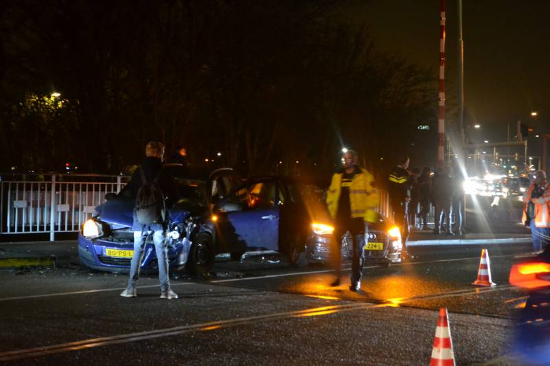 Twee gewonden bij frontale aanrijding op de N206