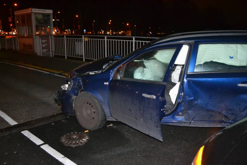 Twee gewonden bij frontale aanrijding op de N206