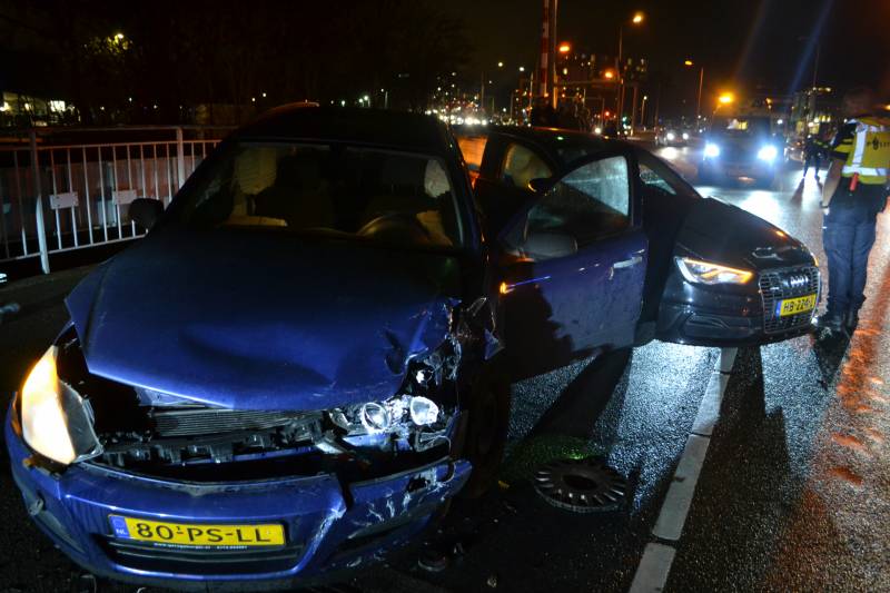 Twee gewonden bij frontale aanrijding op de N206