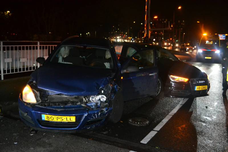 Twee gewonden bij frontale aanrijding op de N206
