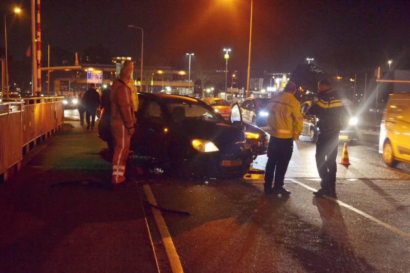 Twee gewonden bij frontale aanrijding op de N206