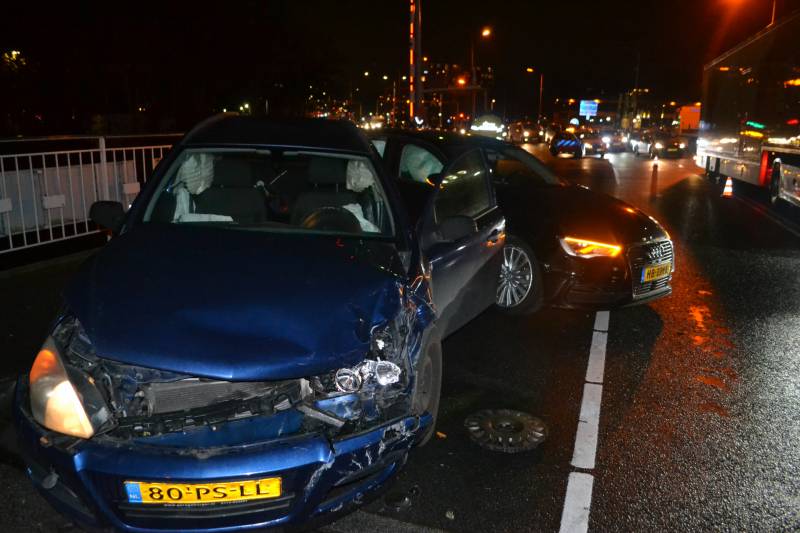 Twee gewonden bij frontale aanrijding op de N206