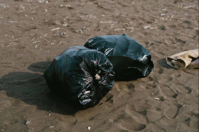 Afvaldumper Hillegommerbeek op heterdaad betrapt