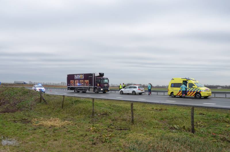 Vrachtwagen botst met personenwagen N31