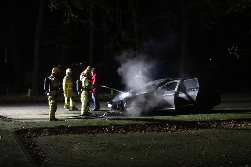 Personenauto verwoest na brand