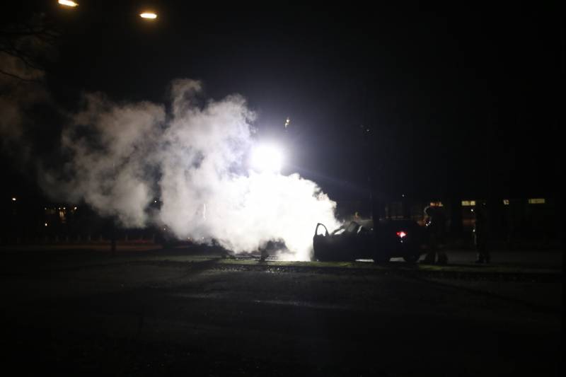 Personenauto verwoest na brand