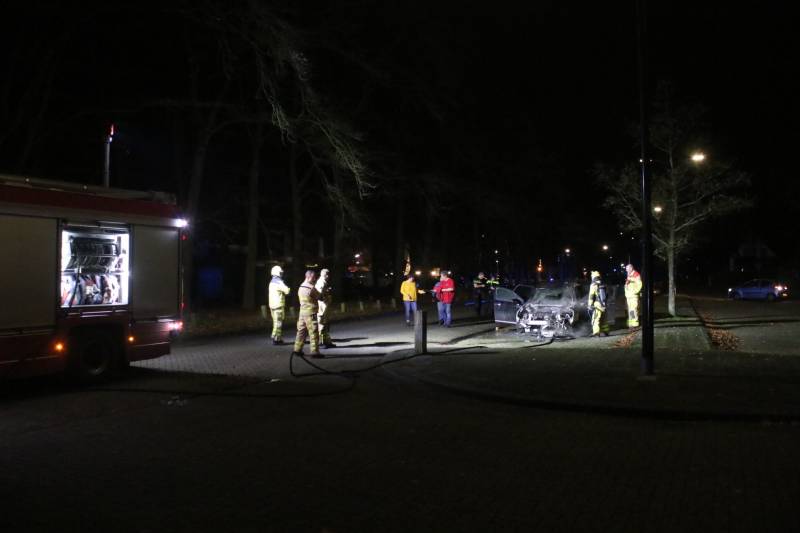 Personenauto verwoest na brand