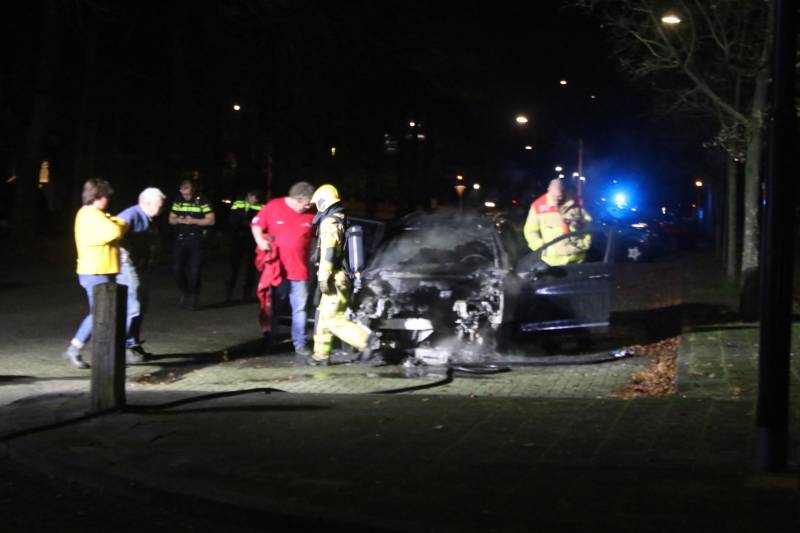 Personenauto verwoest na brand