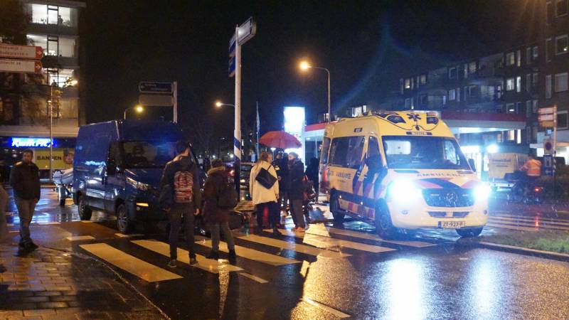 Scooterrijder gewond na aanrijding met bestelbus