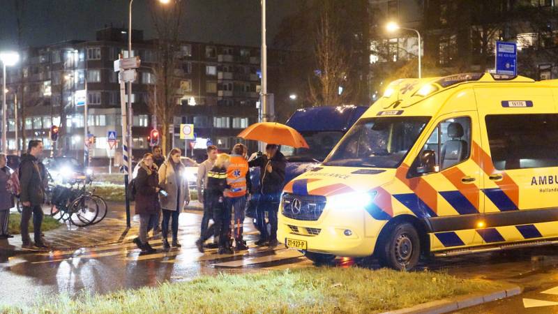 Scooterrijder gewond na aanrijding met bestelbus