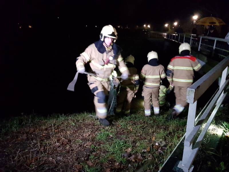 Brandweer ingezet voor lampje in sloot