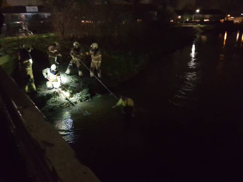 Brandweer ingezet voor lampje in sloot
