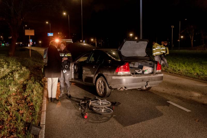Flinke schade na botsing met lantarenpaal